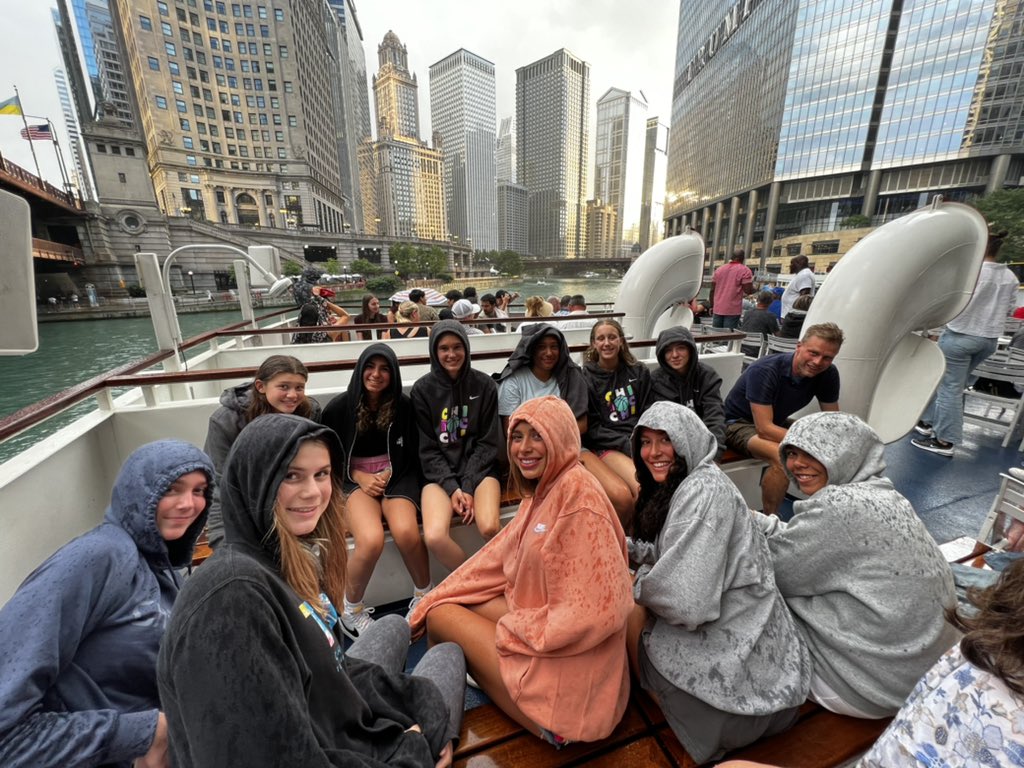 Can’t rain on our parade!! Lightning Hart 2024 is 4-0 going into the final day of competition <a href="/NikeTOCChicago/">NikeTOCChicago</a>  we’ve locked in our #1 spot in our pool playing at 8am and 3pm on court 55.  But for now, we get to enjoy some qt together on the river 💙💛