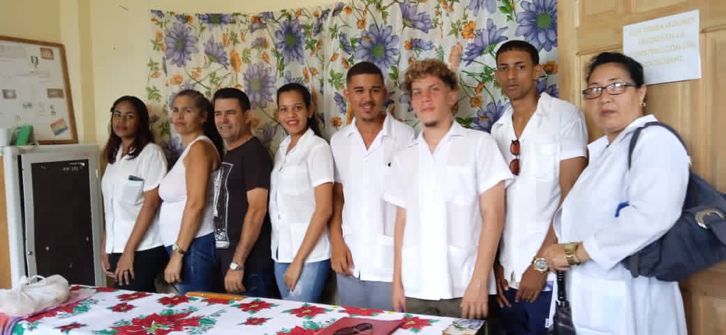 filial_moa's tweet photo. #CubaViveYAvanza y prepara nuevos profesionales para la construcción del socialismo. Para una #Cuba con todos y para el bien de todos. 
En tal sentido se le realiza examen estatal a estudiantes de tercer año de T/M de Vigilancia y Lucha Antivectorial. 
#CubaPorLaPaz 
@UCMHolguin https://t.co/XiBpl7HBxy