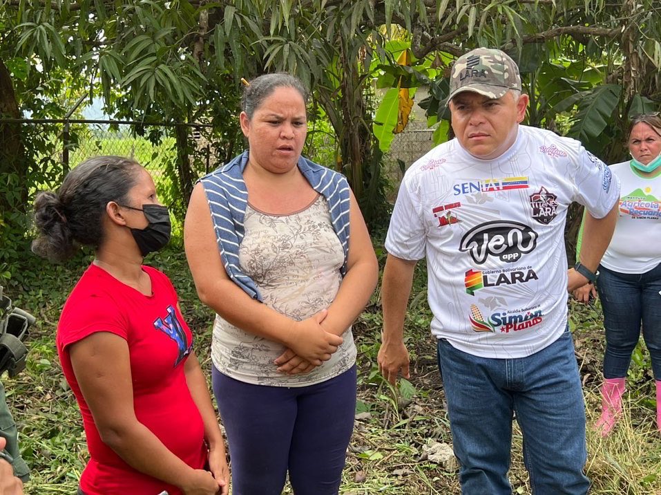 AdolfoP_Oficial's tweet photo. #11Jul Me trasladé hasta El Torrellero en el municipio Simón Planas para atender la afectación en el techo del ambulatorio tipo II que se desprendió debido al fuerte viento causado por la onda tropical 16. @AngelPradoSP https://t.co/9fsIuR1sRO