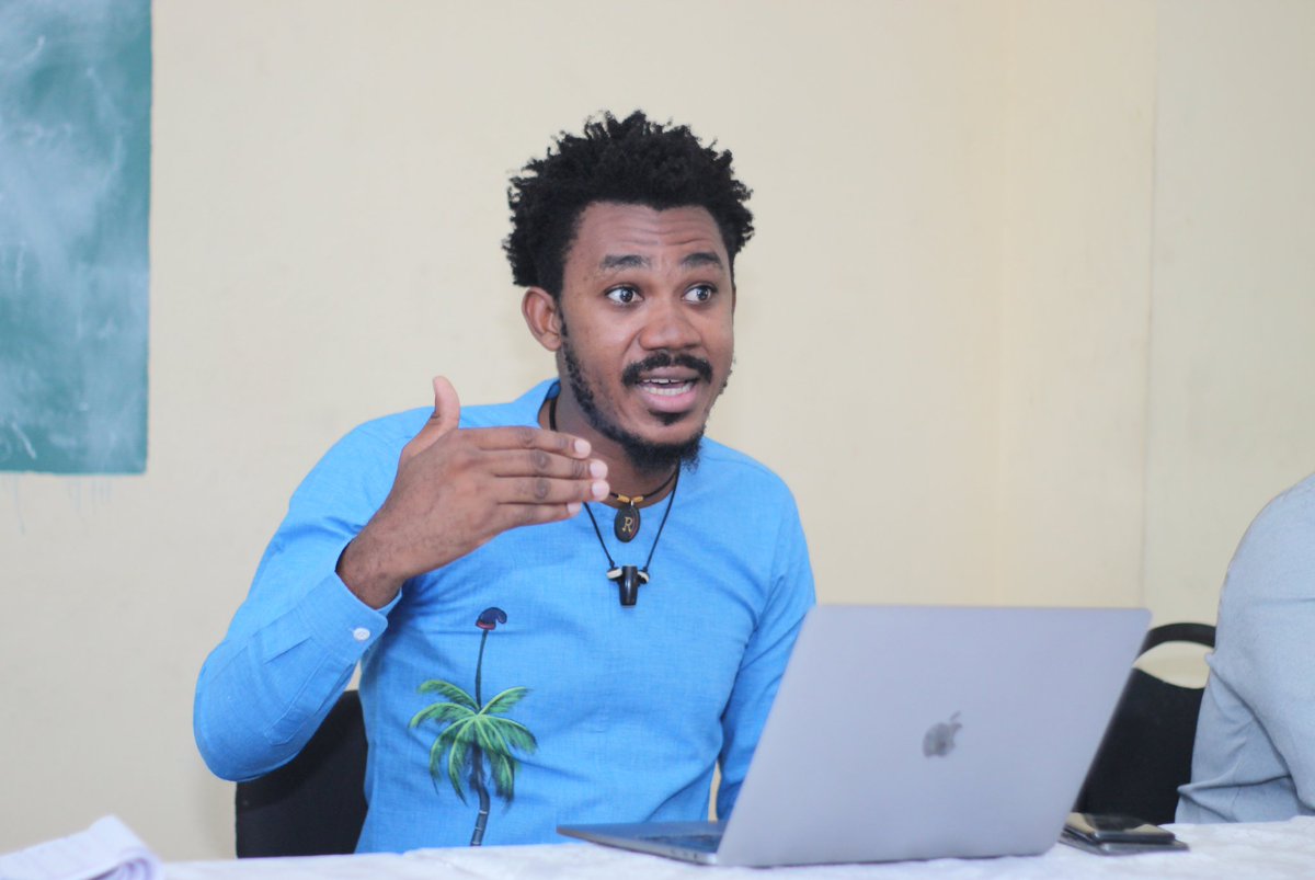 Merci à tous nos intervenants, à nos étudiants membres qui ont répandu présent à la conférence sur les domaines de spécialisation en communication. #lindymichel #godsonlubrun #ritzamarumzetrenne