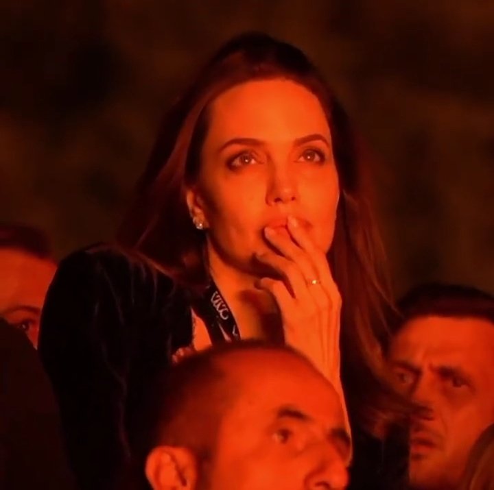 philocalist_x's tweet photo. Angelina Jolie at a Måneskin concert>> https://t.co/AroigQfp2I