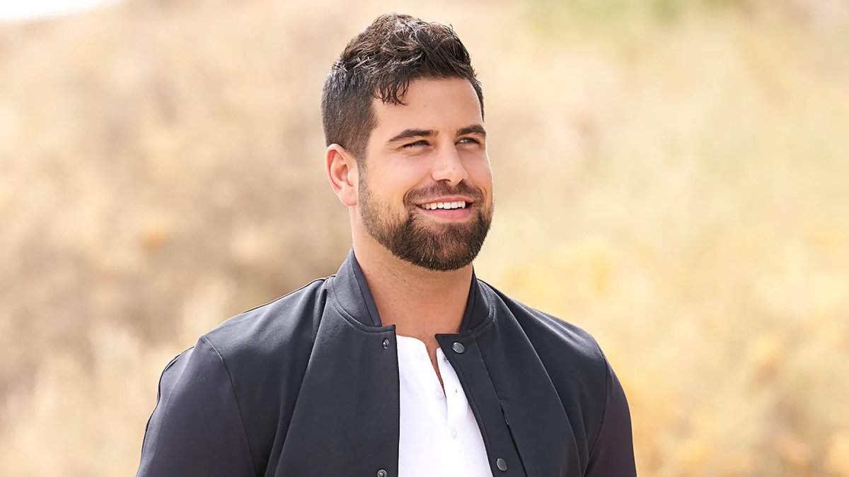 freak_bach's tweet photo. Just waiting for this man to step out of a limo 
 #TheBachelorette #bachelorette https://t.co/NZsTtxQtbp