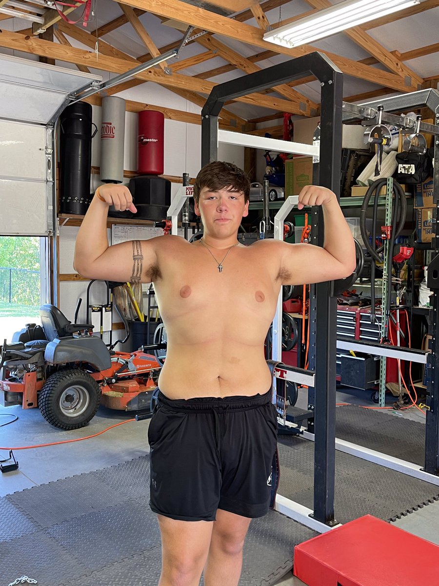 DennisLaffert20's tweet photo. Ended the season at 330. Now 6’7” and down to 290lbs.  Running , lifting, cardio and eating healthy.  Less than 1 month before I report to school.  LETS GO!!!  @ECUTigersFB @ECUCoachKMac @Coach_JakeMax https://t.co/Y8XjuPafXV