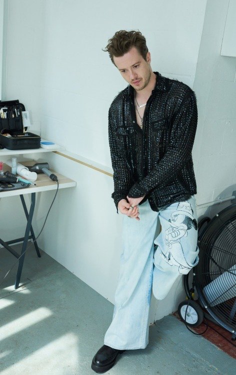 josephquinnbr's tweet photo. Joseph Quinn para a revista Contents Man. https://t.co/c60HNDX7dq