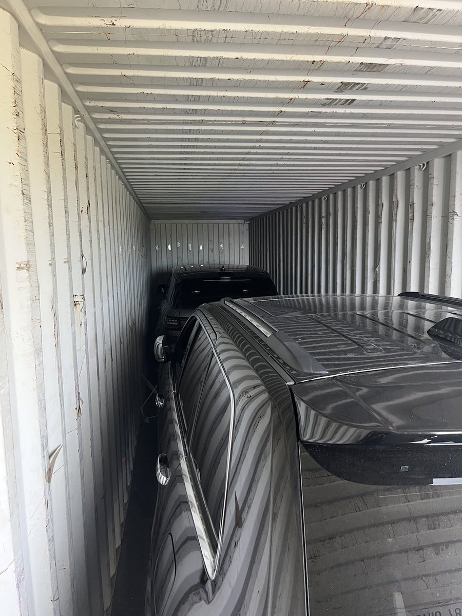 #MississaugaOPP advised of possible stolen vehicles inside an intermodal container. Truck stopped on #Hwy427/Rexdale. Truck driver charged with possession of stolen property x2. Recovered a stolen Range Rover and Jeep Cherokee. Investigation ongoing.