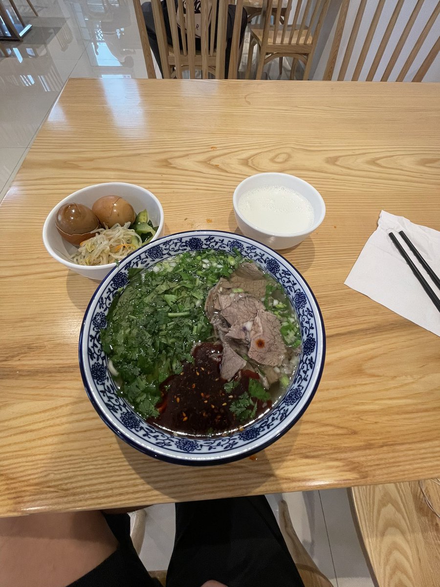 疫情下，来自堂食肉面的快乐(n˘v˘•)¬