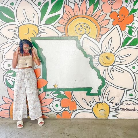 branson_landing's tweet photo. Have you found our painted murals at Branson Landing? This sweet mom sure did! 
#bransonlanding #photoopp #selfiespot 

📸: ordinarilyextraordinarymom https://t.co/lweZmzgKS1
