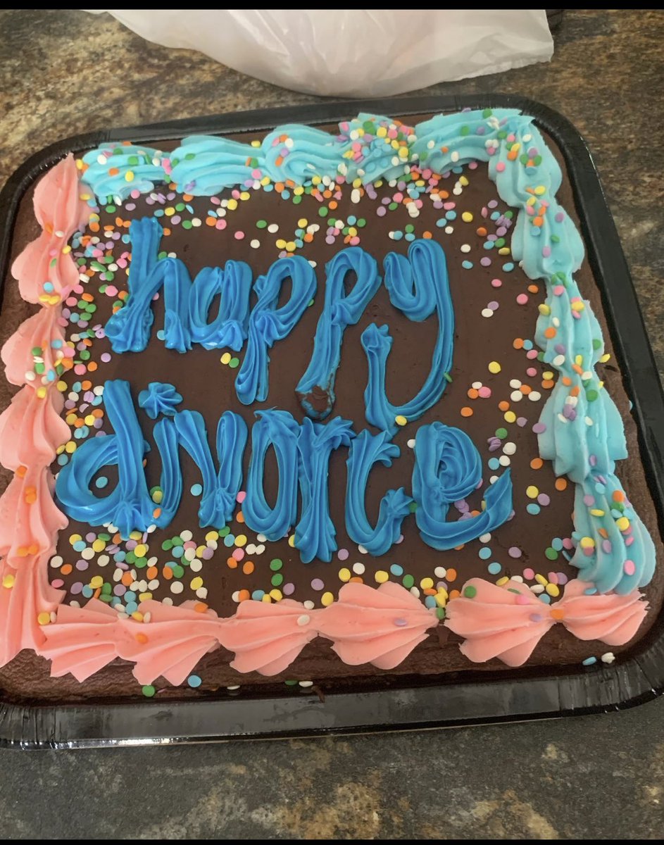 blueballoons1's tweet photo. Promoting @linbeezy14 baking business. Next is cookies ✅ https://t.co/Q8yuuQo84s