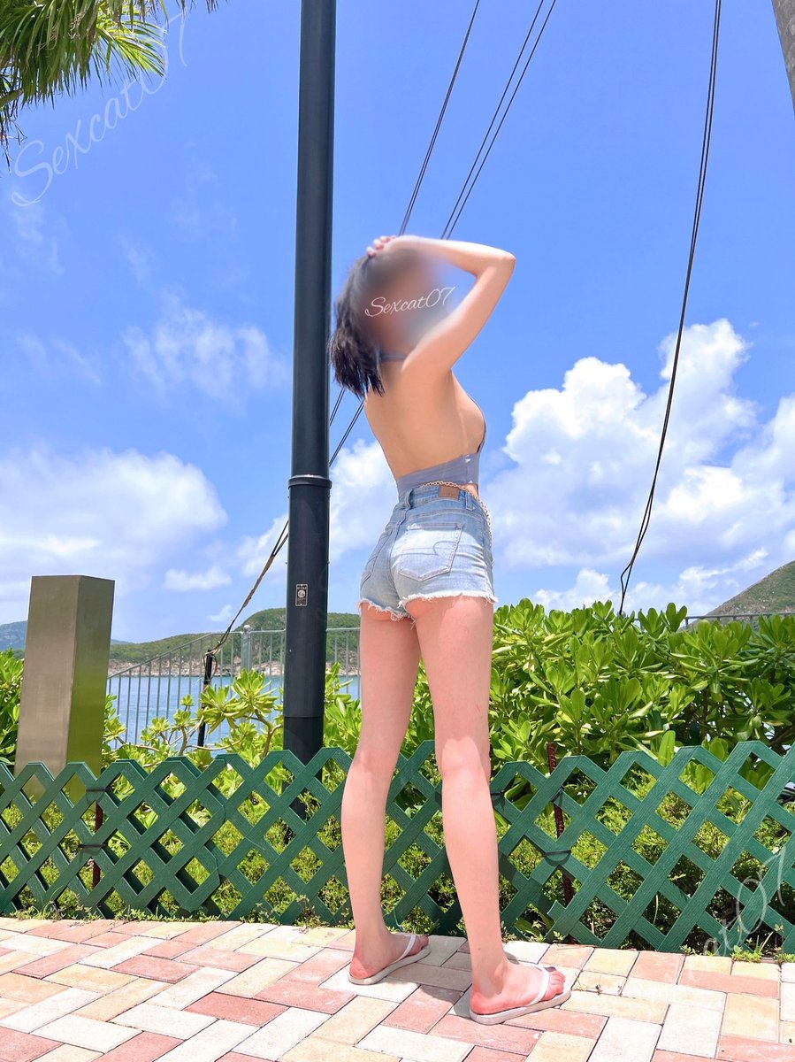 最後揀左依件👙去水上樂園 🌊

of 亦會不停更新水上樂園之旅😎 

想知貓仔仲玩左咩就要留意of 啦🥰

Finally chose this swimsuit to go to the water world🌊
More thorny pictures will be seen on of😍
of will keep updating the water world tour 😎