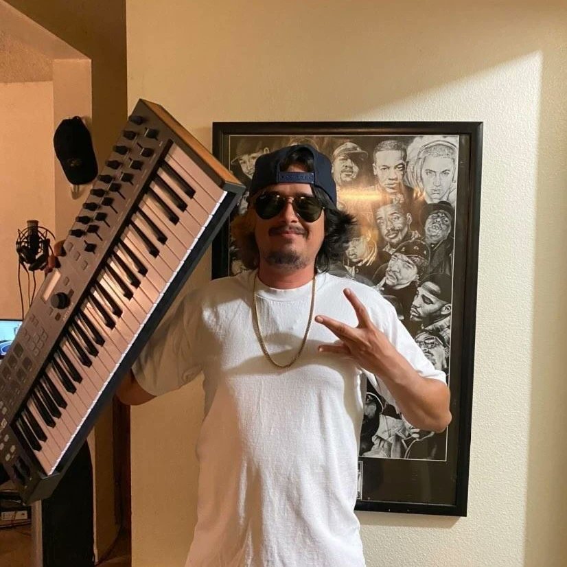 highginxbeatz's tweet photo. Drop #beats not bombs #Highginxbeatz #Producer #Beatmaker 🎹 https://t.co/vTqrpwaIAY