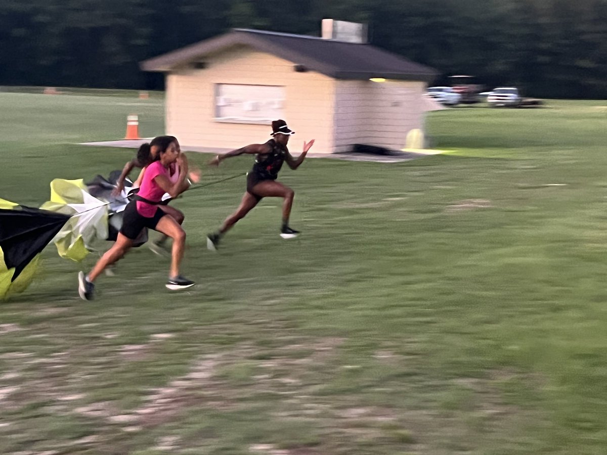 Just_RelaxBro's tweet image. Back at it! 🌊🏃🏾🏃🏾‍♀️🏃🏿🏃🏿‍♀️🏃🏾‍♂️🌊 #IRTC #FastAintFair #TheWave @CoachMyers86