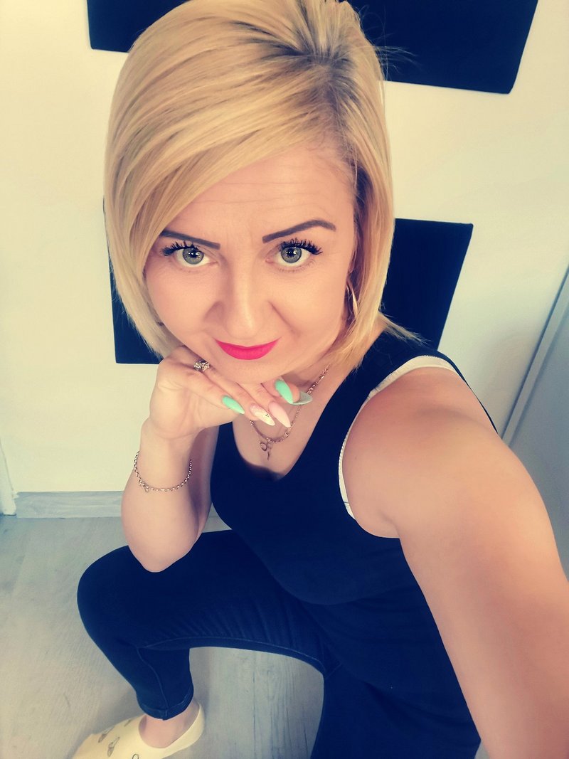 MaideSaruhan's tweet photo. 38 yaşımda ev kadınım temiz birine numaramı göndericem istiyor musun https://t.co/T6vnmm48M1