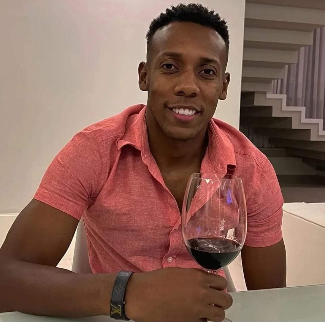 advclaudioslg45's tweet photo. Queria ver a resenha do @negodioficial sobre #Moisa 
Hein @lucianopotter 
É justo né??
@SCInternacional 
🇦🇹🇦🇹🇦🇹 https://t.co/NIufzyP12F