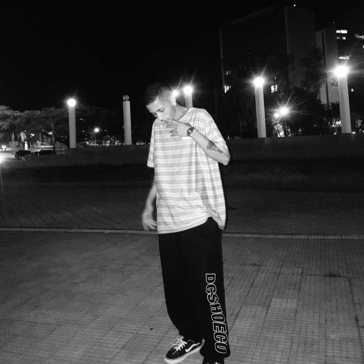 OldLjay's tweet photo. Ela pra pedindo flash 
Fala que fica mais sexy 🔫 https://t.co/rW6TtN5b7m