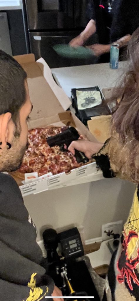 BenkroTV's tweet photo. Yall ever jus- 🍕 🔫 https://t.co/phTwRs2Ahh