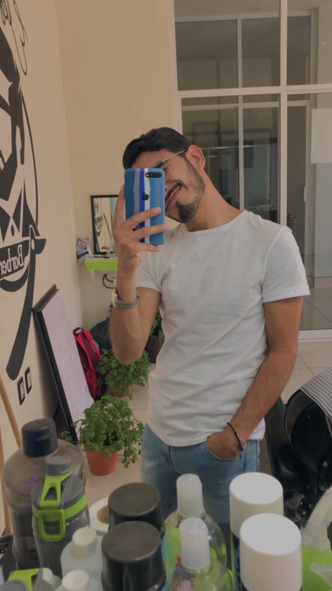 Fer74748400's tweet photo. In my barber 😻 https://t.co/dpbKMQ3bR1