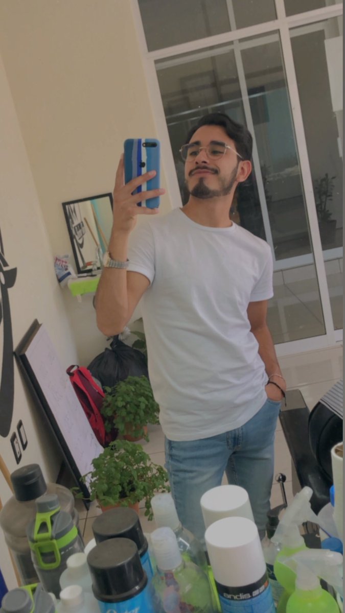 Fer74748400's tweet photo. In my barber 😻 https://t.co/dpbKMQ3bR1