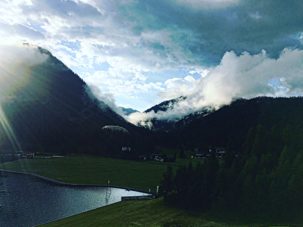 KristinaDryza's tweet photo. Lake #Davos, #Switzerland 🇨🇭 https://t.co/RjC4RtbJEI