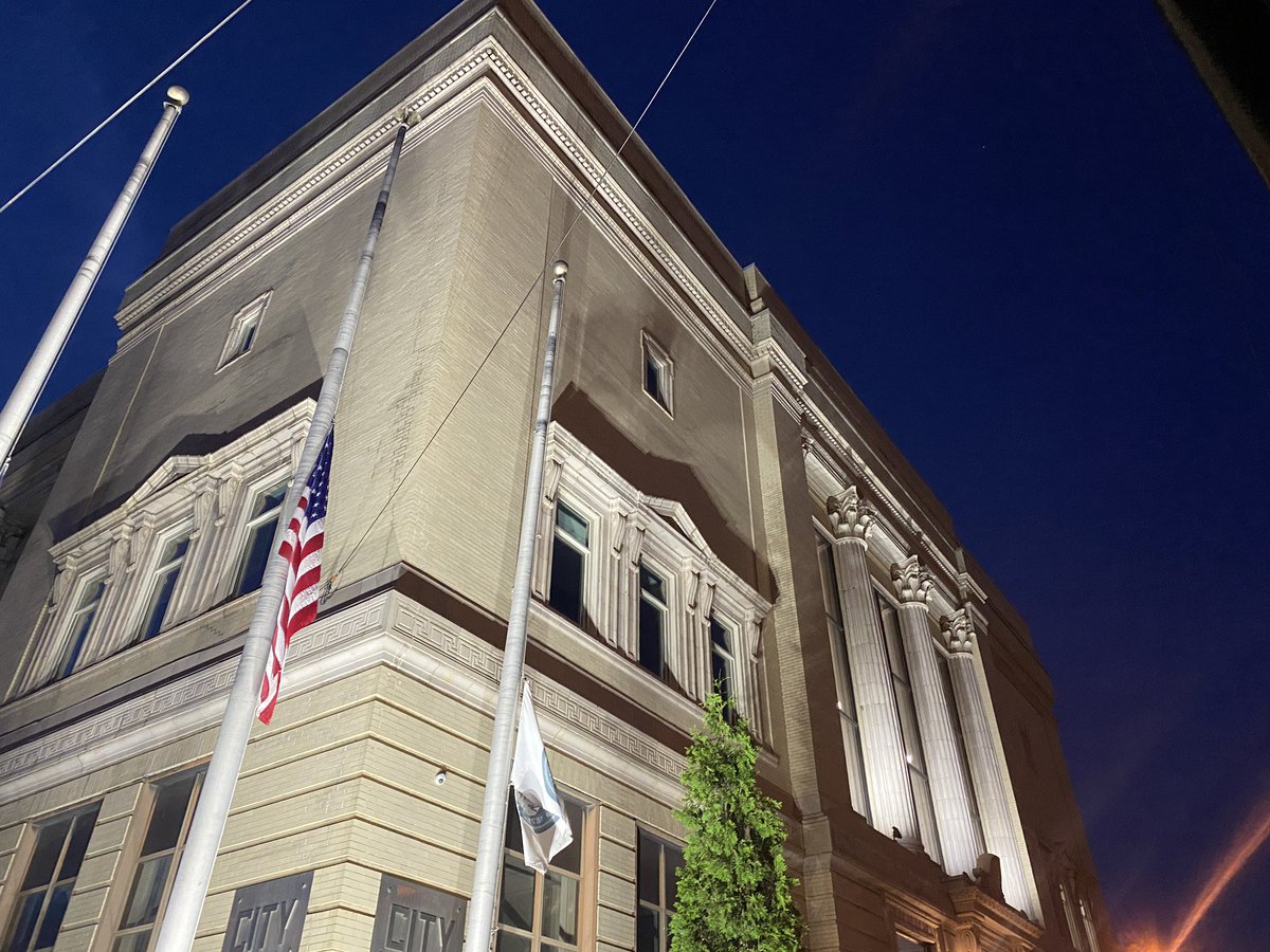 FairnessWV's tweet photo. BREAKING: The city of Huntington just became the 4th community in West Virginia to ban the dangerous and discredited practice of conversion therapy! Members of council just voted 7-4 in favor of our ordinance to ban the practice. https://t.co/J8vOhiELne