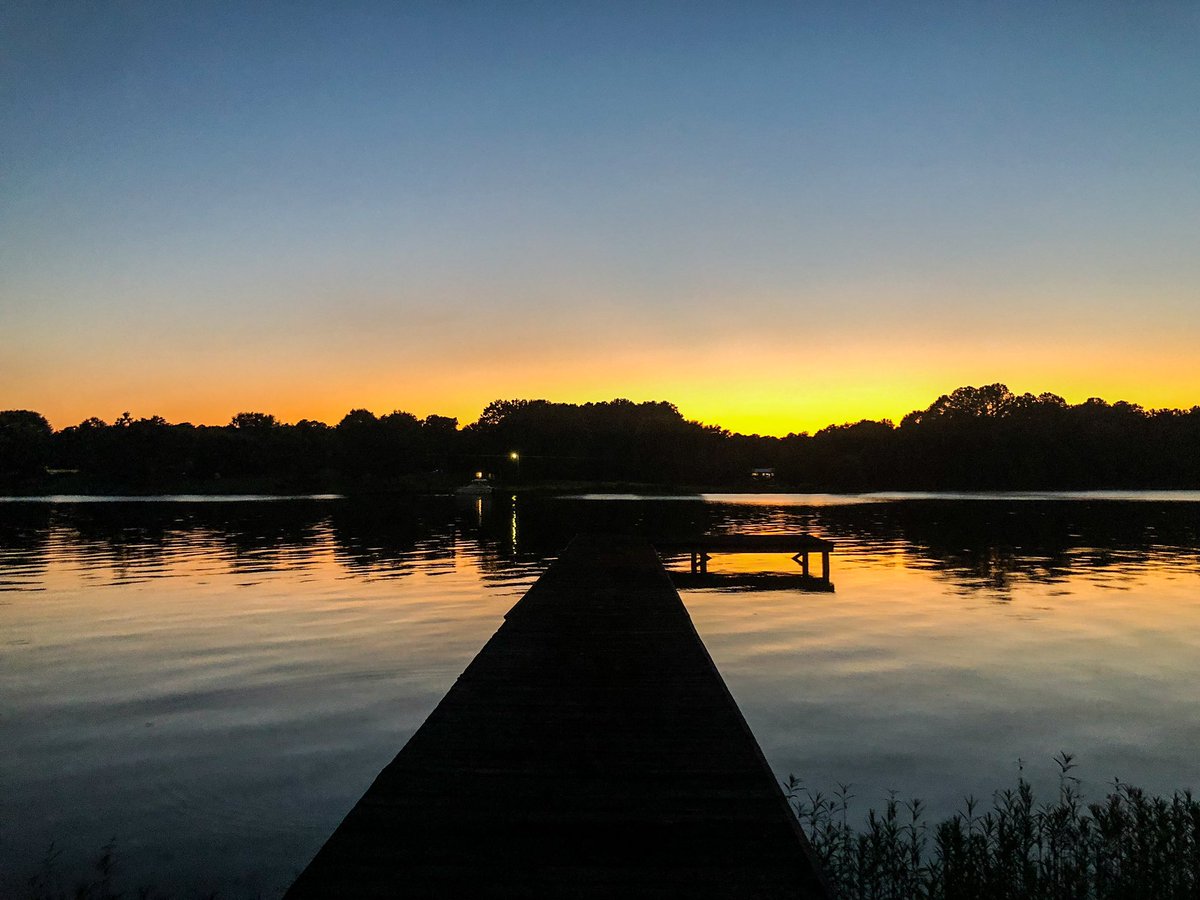 mcclain2224's tweet photo. Nothing like a summer night on the lake. @visitstclair @spann https://t.co/u1uRYevCQ6