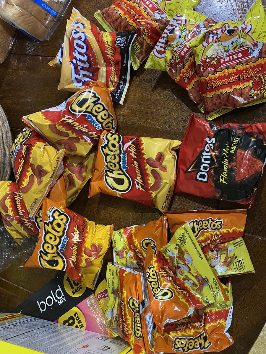 NothingTewIt's tweet photo. @Fritolay y’all playing with these boxes now. Three boxes and not one had what really should have been in there. Just take the count off if that’s the case. Say 18 assorted chips. https://t.co/wecJXQntEa