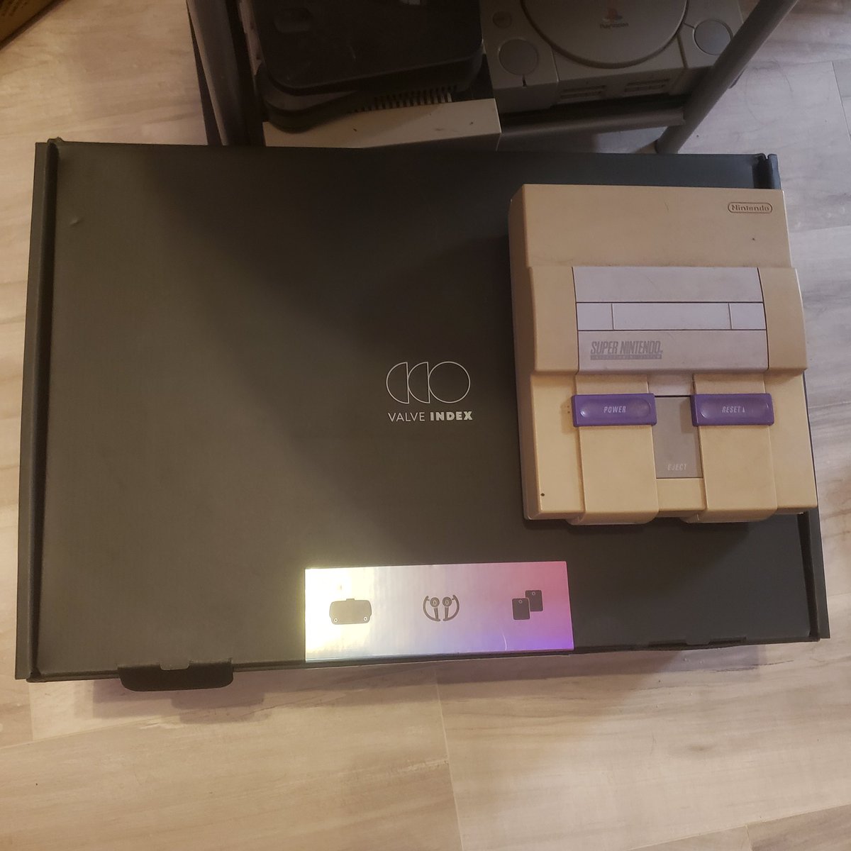 SamuraiTort's tweet photo. Ayo this Valve Index is FAT

SNES for scale https://t.co/yZX41jmLaR