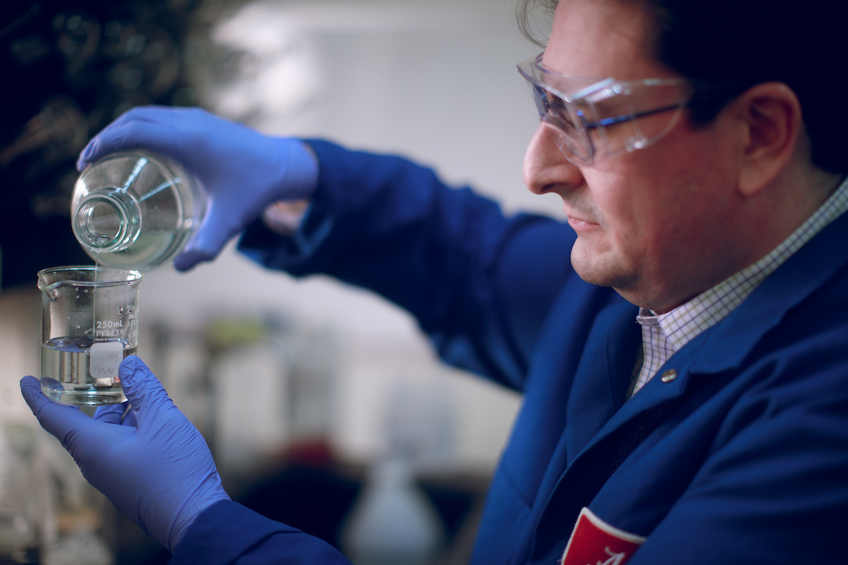 Dr. Marco Bonizzoni + his group, in a collab with <a href="/OleMiss/">Ole Miss</a> + <a href="/NSF/">U.S. National Science Foundation</a>, created an easier way to detect harmful levels of heavy metals in water, improving human health ❤️💧 Get more details on the research → bit.ly/3Pm37Q3
#TideResearch