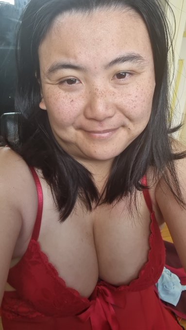 I'm wearing my lucky red dress for my first stream!!!! Cum and say hi 😜 https://t.co/BjE3zSrgDG https://t