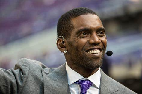 nflrums's tweet photo. Unfortunately, former #Vikings Randy Moss will have a smaller role with ESPN moving forward.
According to the New York Post, Moss is being replaced by former #Commanders Robert Griffin III on ESPN's pregame show. https://t.co/ijw7qDpojs