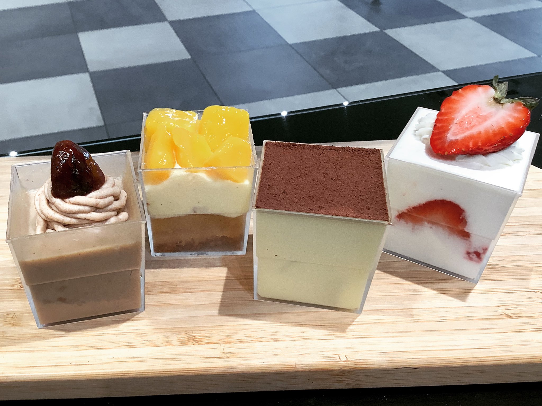 アン ガトー キーノパンシュー店 おはようございます アンガトーキーノパンシュー店です 彩りも可愛いキューブ型のケーキ ギフトや手土産にいかがでしょうか キーノ 南海和歌山市駅お立ち寄りの際は是非 アンガトー スイーツ 和歌山 ケーキ