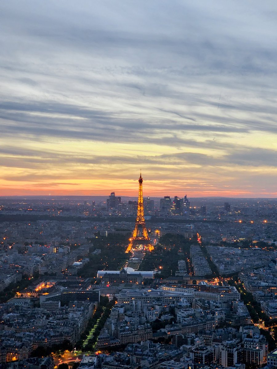 fuslie's tweet photo. fuslie in paris 🥰 https://t.co/bQemo5ujNd