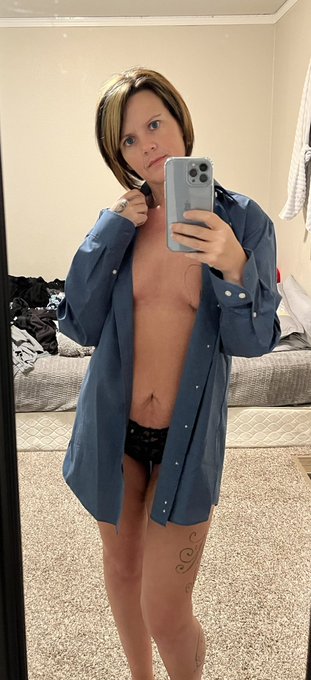 Feeling lonely, need some attention😉 https://t.co/ugOwrhpBHM