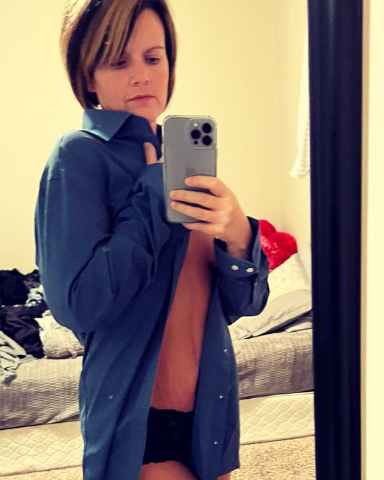 Feeling lonely, need some attention😉 https://t.co/ugOwrhpBHM