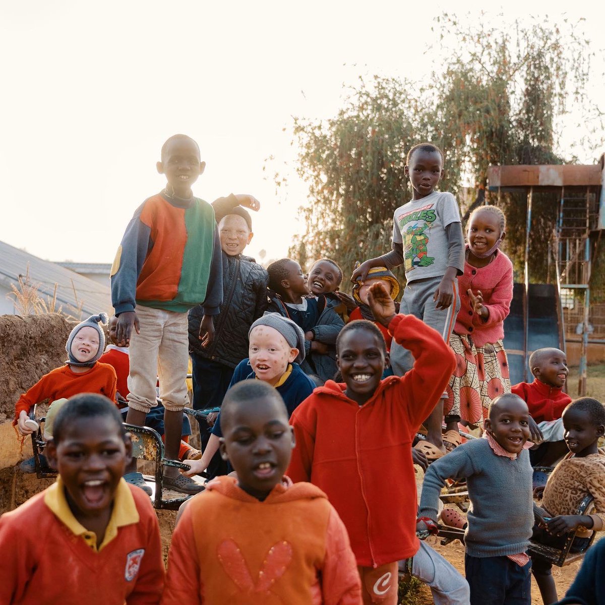 WithMyOwn2Hands's tweet photo. (1/2) Let’s allow kids to be kids. 💛 When families have the essential resources needed to thrive, children have better health and more time to do what they do - just be kids. https://t.co/bqR0sM4grG