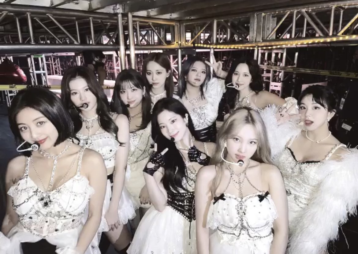 mrs. hirai 🔟 tweet media