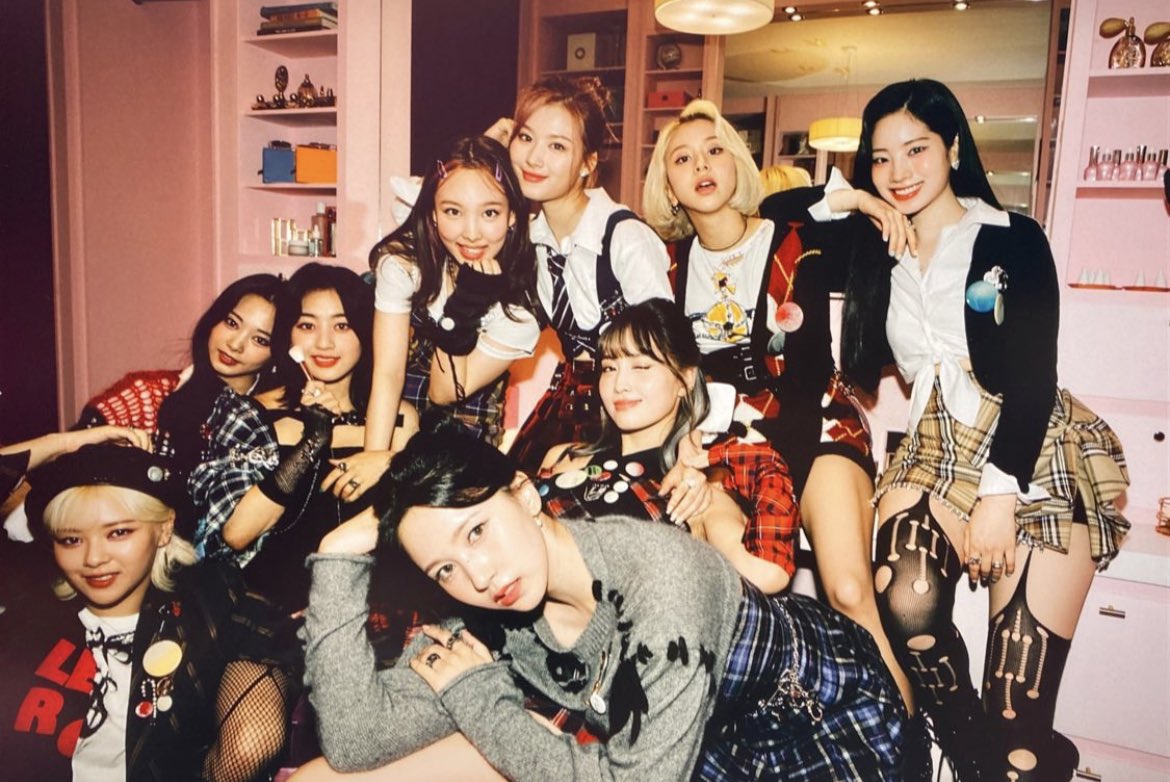 mrs. hirai 🔟 tweet media