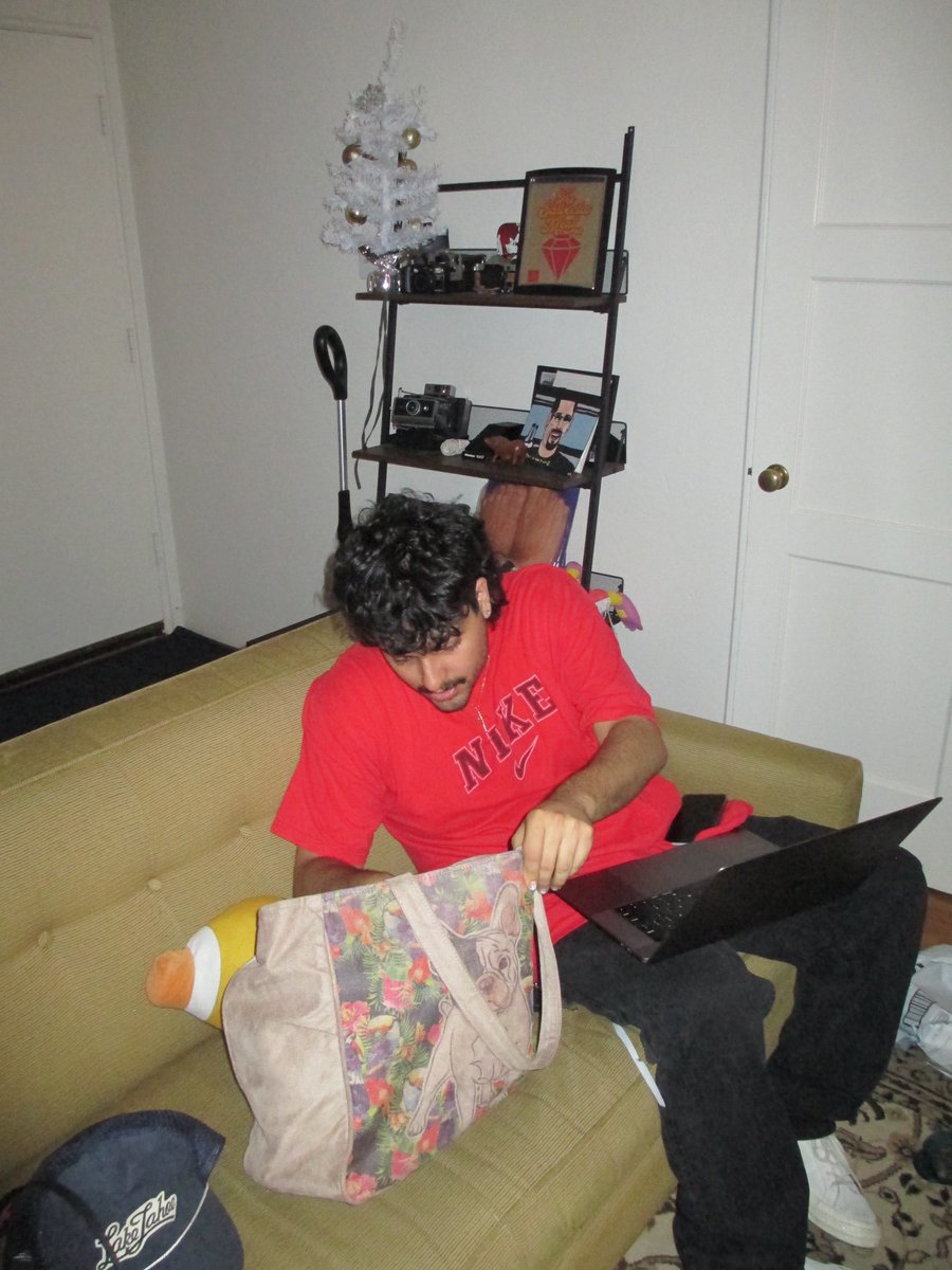 byemilo_'s tweet image. RED VERSION A TAPE BY MILO
OUT JULY 15TH THIS FRIDAY
PRODUCED BY @prodbysister 
SEE U FRIDAY &amp;lt;3 - milo
📸 - @mcdurgle 

distrokid.com/hyperfollow/by…