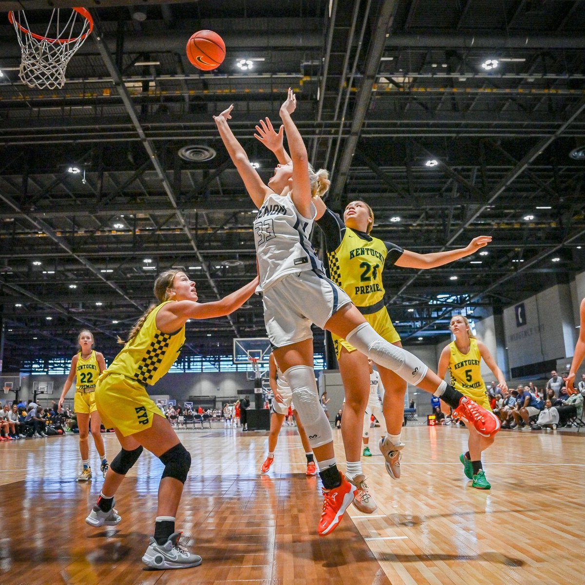 Kiefer_GBB's tweet photo. It’s been a huge month so far for these two. Competing against some of the best in the country! Keep working ladies. 💪🏼 https://t.co/JDGMsoaR7J