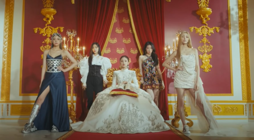 TrustMe0219's tweet photo. I saw a youtube comment and I can't get it out of my head!

Yeji: Queen
Lia: Rook
Ryujin: Knight 
Chaer: Pawn
Yuna: Bishop

#ITZY_CHECKMATE_D4
#ITZY 
@ITZYofficial https://t.co/ib1SYxvIue