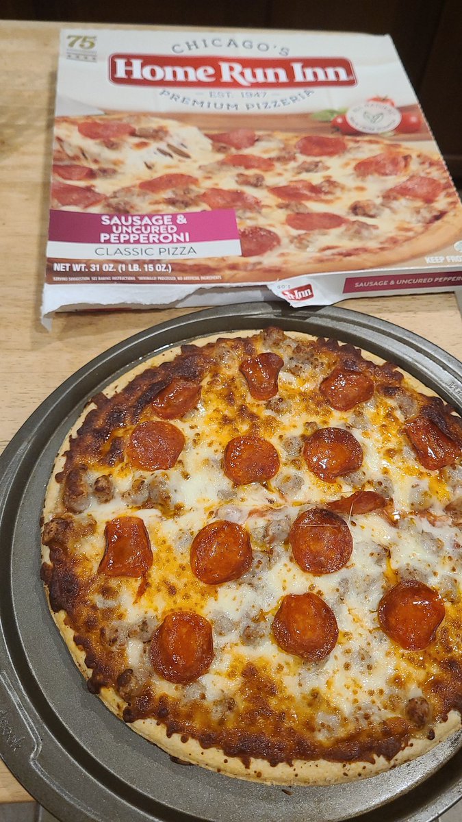 markytaj's tweet photo. A resident of TX, But Chcgo will always be home.  when it comes to pizza Tx has no chance Period!  Although it was  frozen it still beats Tx pizza ✋️ down.  Wish  you had coupons so I can get more.
#mushroomsandsauage 
#Homeruninnpizza
#hometowngirl
#missinghome https://t.co/KmpgNXDDVT