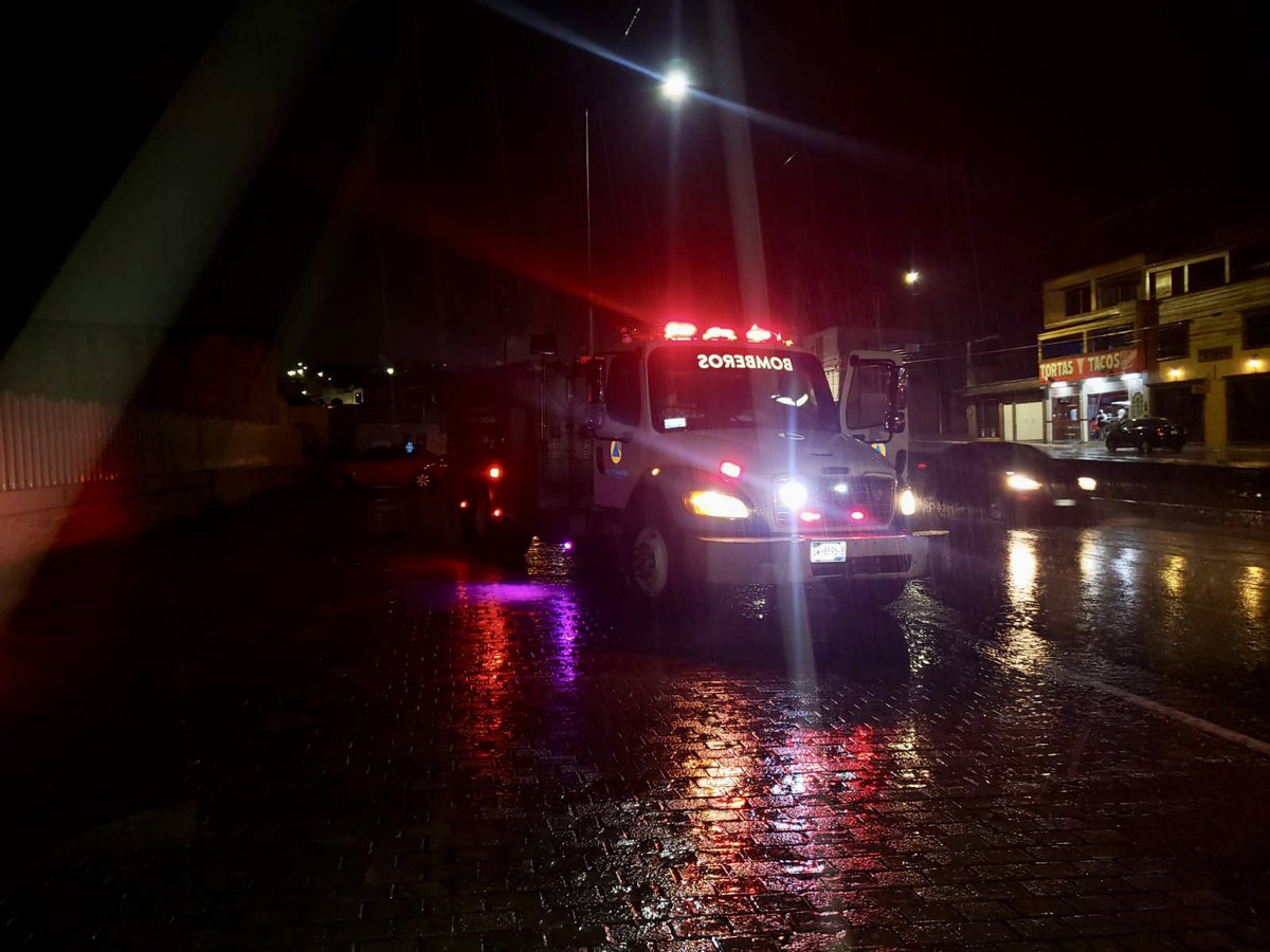 🌧

Se presenta #Lluvia 🌧 en el Municipio de Corregidora y nuestras unidades se encuentran realizando recorridos preventivos. 

La línea de emergencias📲 9️⃣1️⃣1️⃣ se encuentra disponible 24/7 si detectas una situación de riesgo repórtala de inmediato.