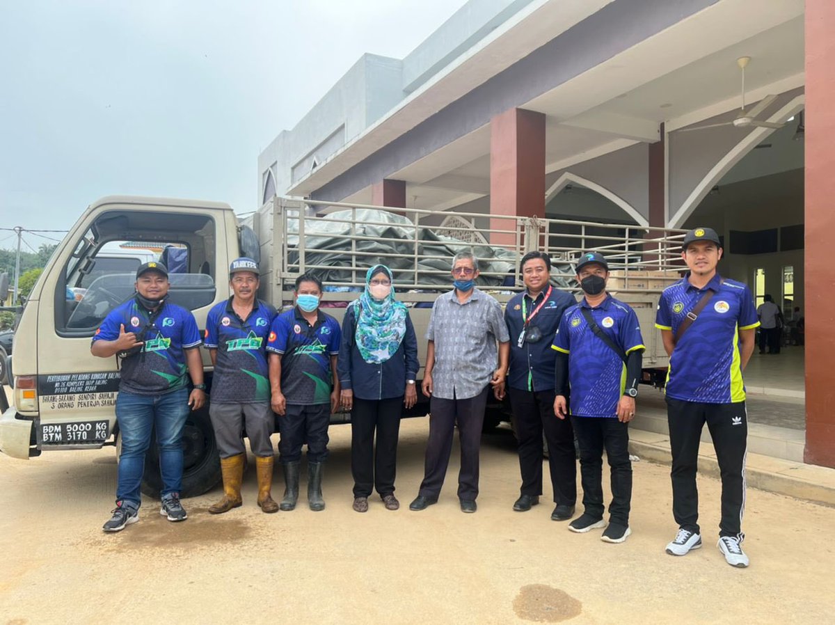 LPP_Kedah's tweet photo. MAFIPRIHATIN . 
Bantuan kpd mangsa banjir di Baling, Kedah...
9 Julai 2022
#lppmalaysia #keluargapeladang #MAFIPrihatin #banjirbaling #baling #balingbanjir #lppkedah https://t.co/TN3l5eInO4