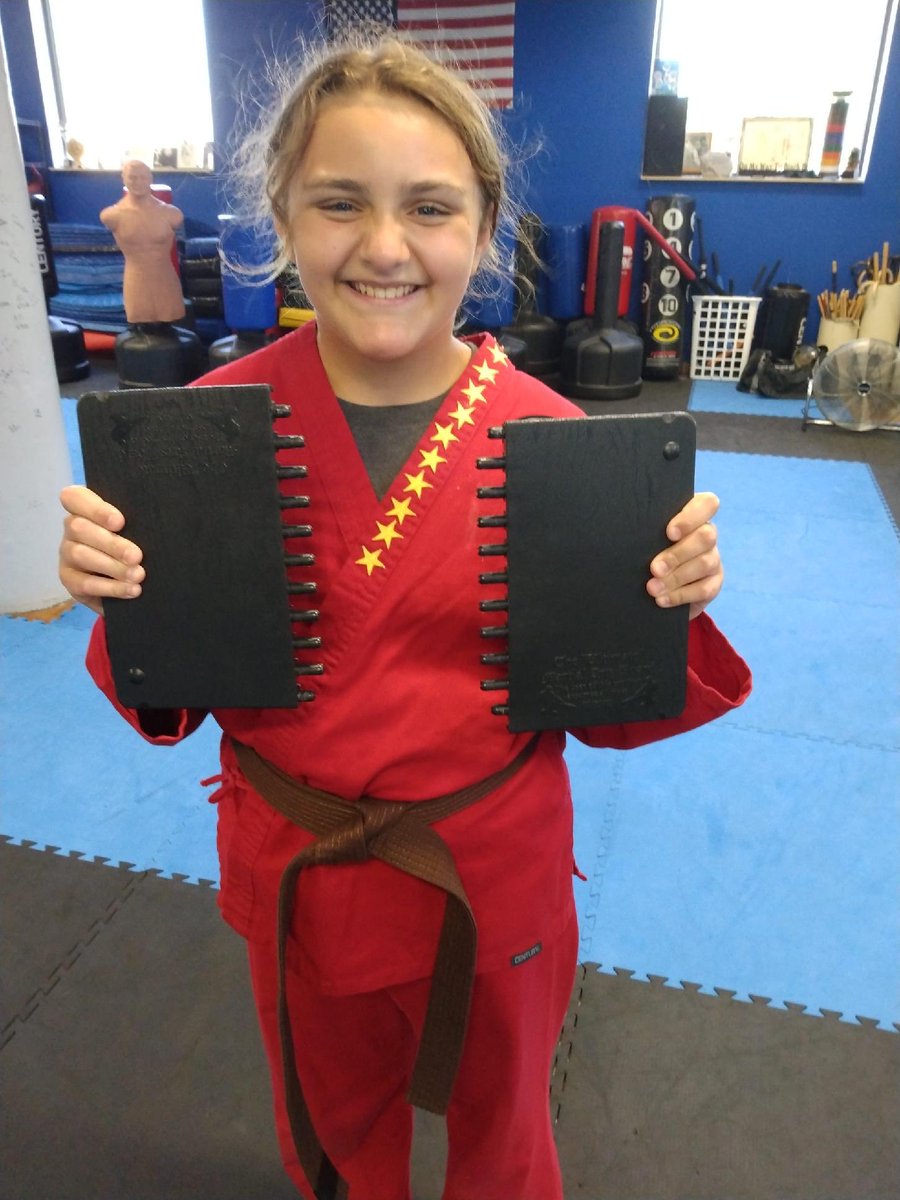 KarateTask's tweet image. Grace broke the black board!