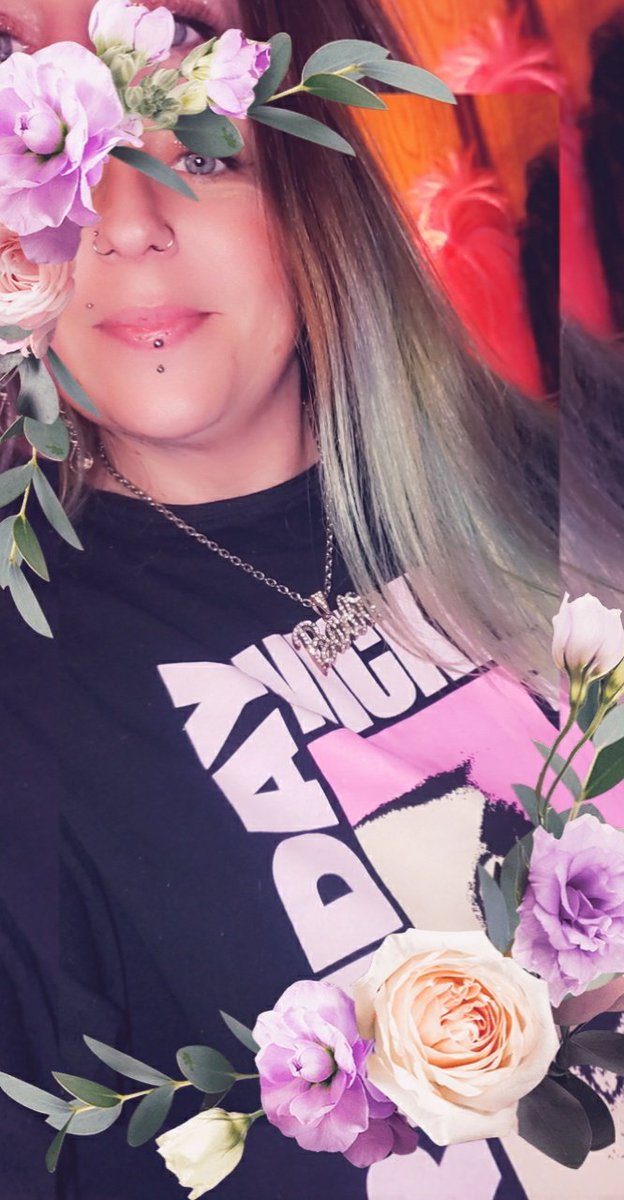 TattedBarbie82's tweet photo. I told #MiniBarb aka #Madison7 That I was going to See #NickiMinaj in New York end of September She said but my Birthday 🎂  I said ohh baby I'll be Back Before September 30th.. Now im thinking @NICKIMINAJ Your Busy that day Forever Too .. Lol 😆  🤣  our Babies share Birthdays https://t.co/jmeVE9VoIH