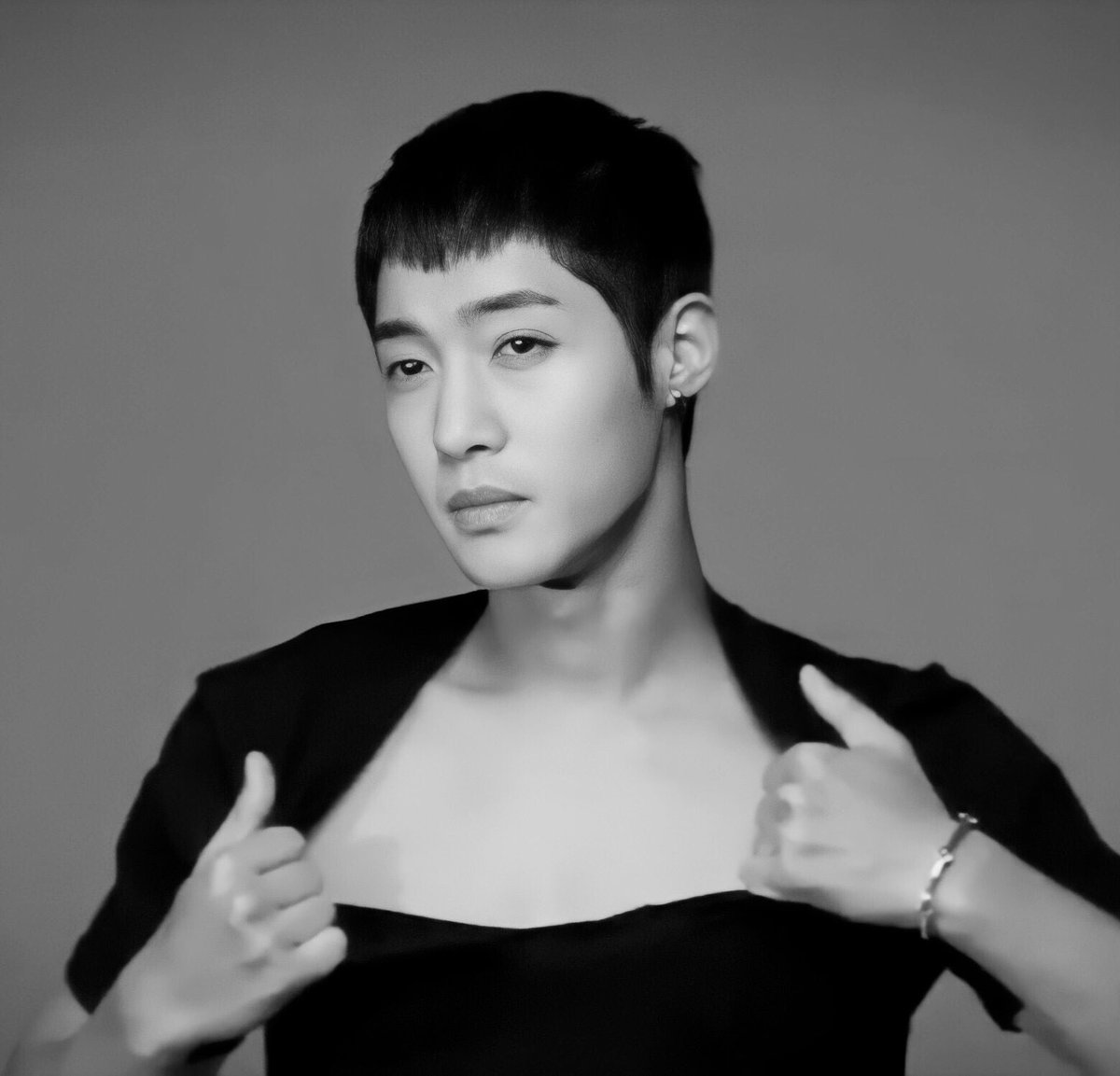 AlondraKhj's tweet photo. Que pasen linda noche hyununies ๐โจ
Ya tienen su boleto ๐ซ para el concierto del prรณximo sรกbado?๐
Si no es asรญ aquรญ les dejo el link ๐:
โฅ๏ธ๐๏ธ https://t.co/PZBNPoyIMH
@khj_heneciatwt
#KimHyunJoong
#2secondsleftEvent https://t.co/1CH3ZIvnzG