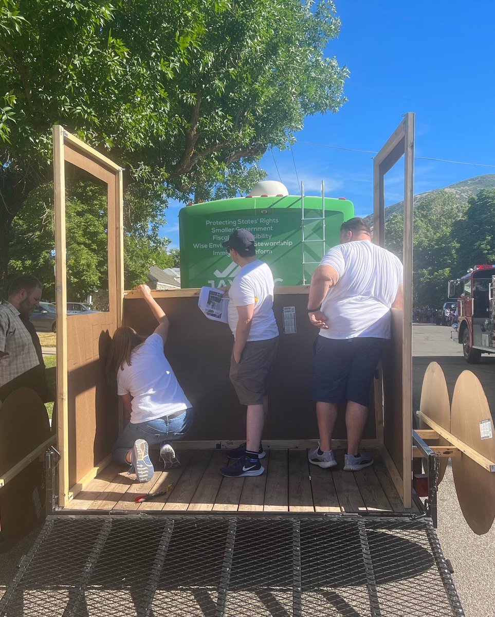 JayMcfarland's tweet photo. On Saturday we participated in the Farmington Parade! It was so much fun seeing other United Utah Party candidates and interacting with the crowd in Farmington! 

Big thanks to everyone who came out and cheered us all on! #JayMacforCongress #UUP #FarmingtonUT #TeamJayMac https://t.co/4XVUIknuDj