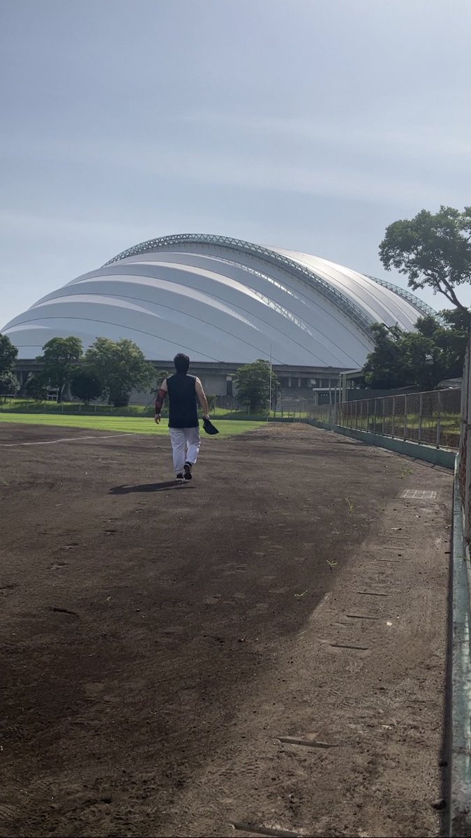 tamarumo11's tweet photo. こんな格好して野球したら案の定日焼けMAXでしたwww
いや、マジでバカだわ。笑 https://t.co/QR9dnY1p05