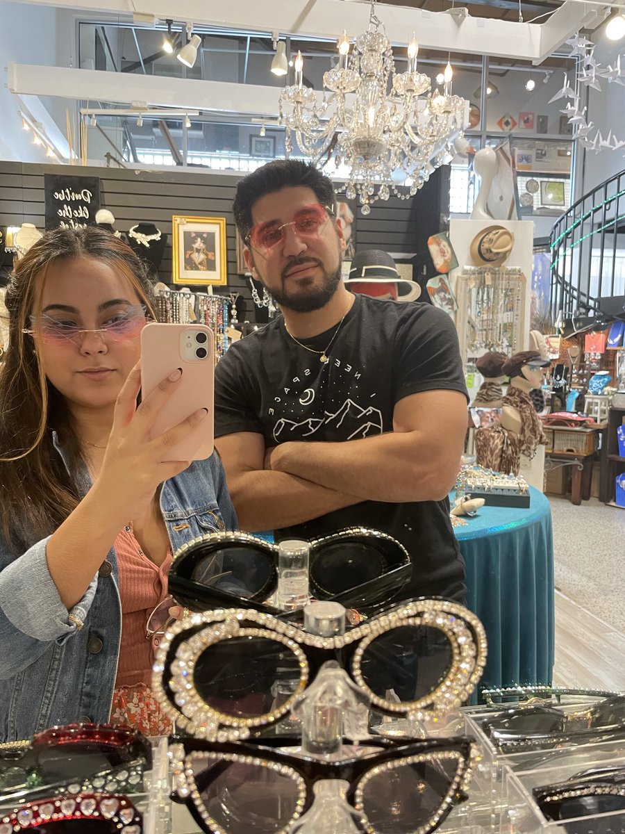 Andres_AA14's tweet photo. Why am I working/ studying and not trying funky glasses in a random city with my boo thang. 🙃 #thegrind https://t.co/sXYIAu5ktJ