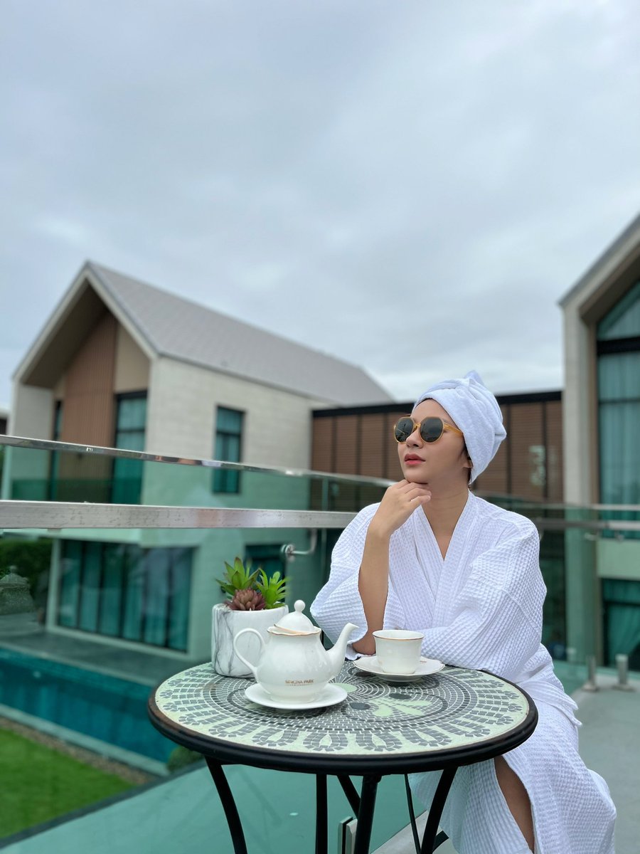namorntaraaa's tweet photo. อาบแดดรับวิตามิน D เพื่อลูกค่ะ  🍼#GapQ8DontSadนะม่อน https://t.co/hDkQMcUM9f