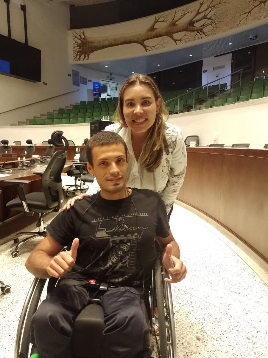 LinaGarciaGanan's tweet photo. Terminamos la jornada de hoy, con Santiago Franco líder de nuevo occidente, con mucha satisfacción hoy fue un día de buenas noticias con la aprobación de matrícula cero y de esperanza en busca de ruta clara con @RodeoAlto y #Atavanza estaremos pendientes. #EdificiosEnfermos https://t.co/rmfzvWFfS2